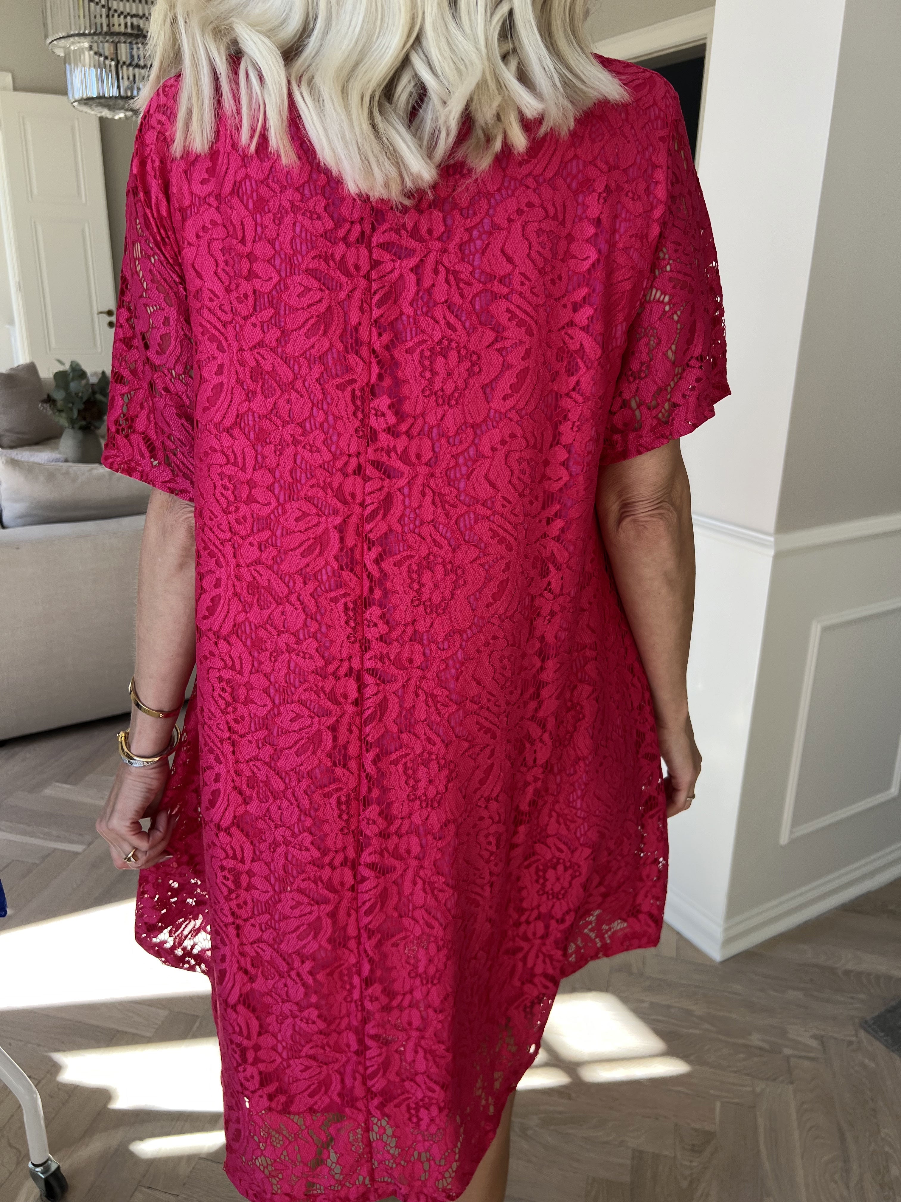 Gloria - A-linjeformad spetsklänning